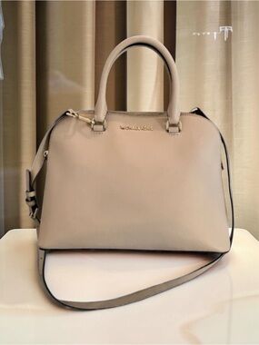 In Beautiful Condition!! MICHAEL KORS Cream Saffiano Leather Crossbody/Satchel
